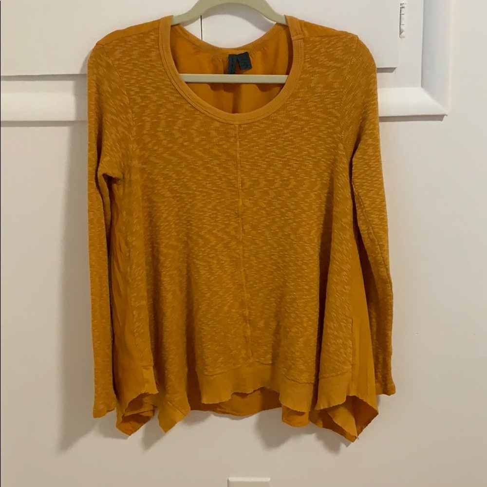 Anthropologie Cute Gold layering top! Flattering!